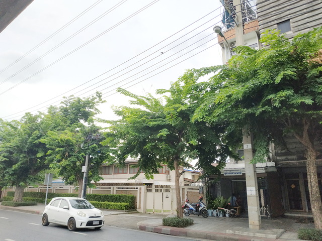 ขาย ตึกแถว-อาคารพาณิชย์ Office-and-Airbnb-investment-BangPhlat-BAngkok, อาคารพาณิชย์ทำเลทอง-บางพลัด เหมาะทำตึกแถวปล่อยเช่ารายวัน good-for-Airbnb-daily-rentals, ฝั่งธนใกล้BTS