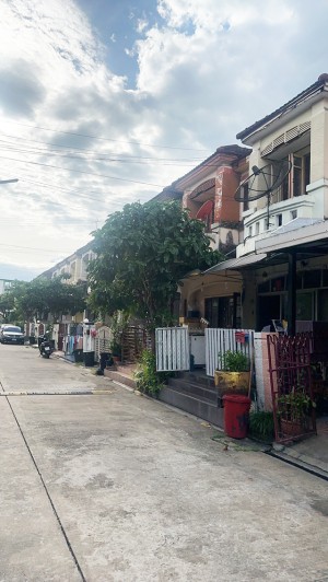 ทาวน์โฮม ขาย ขายถูกบ้านมือสอง ทาวน์โฮมขายถูก หมู่บ้านบุศรินทร์ กระทุ่มล้ม สามพรานนครปฐม